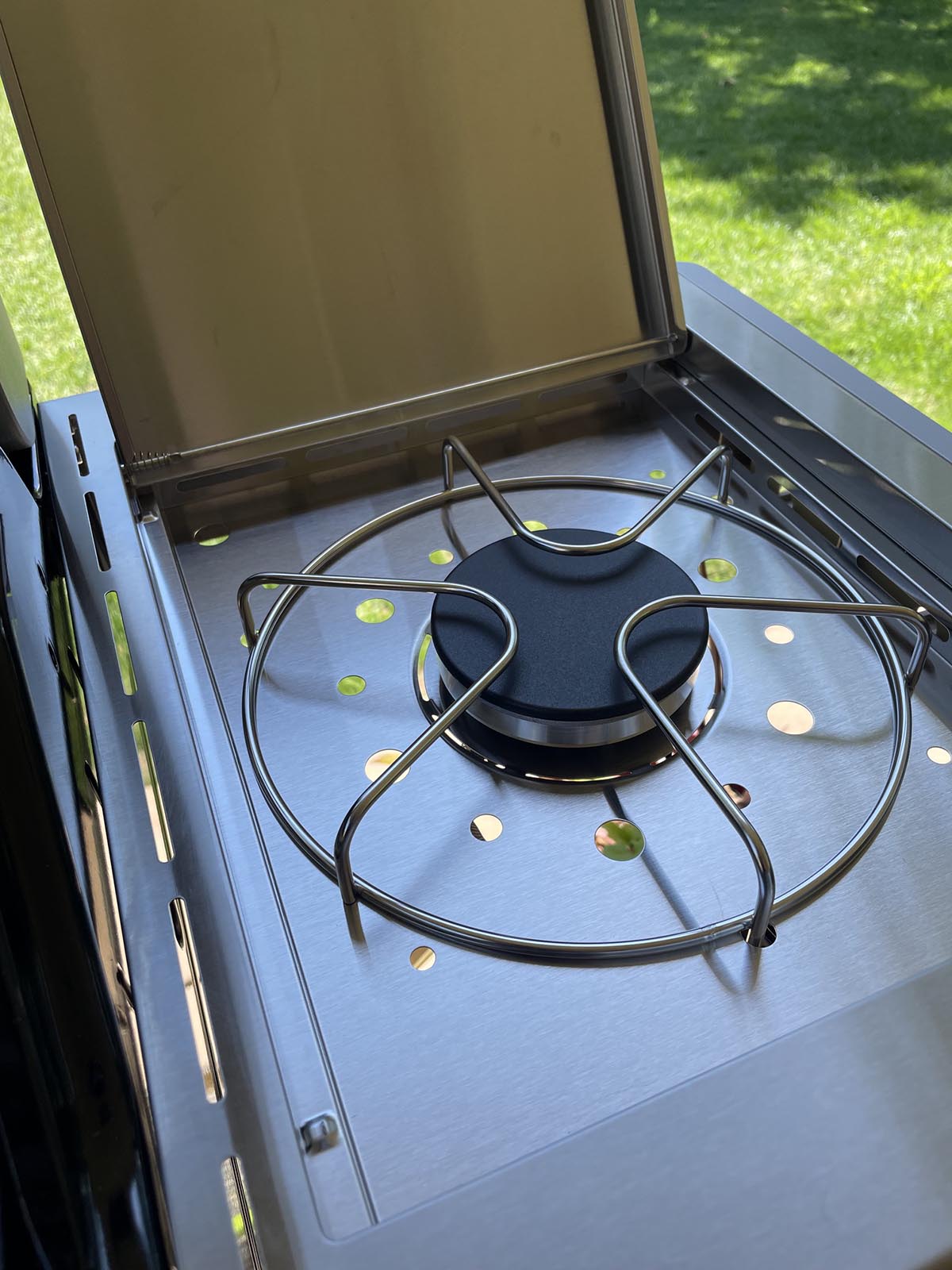 Monument Grills Mesa 415BZ Propane Gas Grill side burner