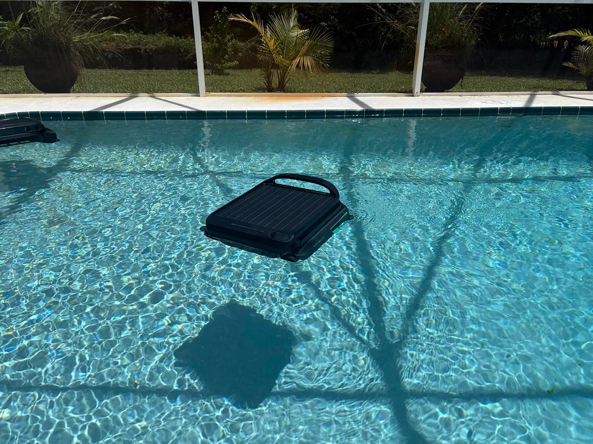 Wybot F1 Solar-Powered Robotic Pool Skimmer01