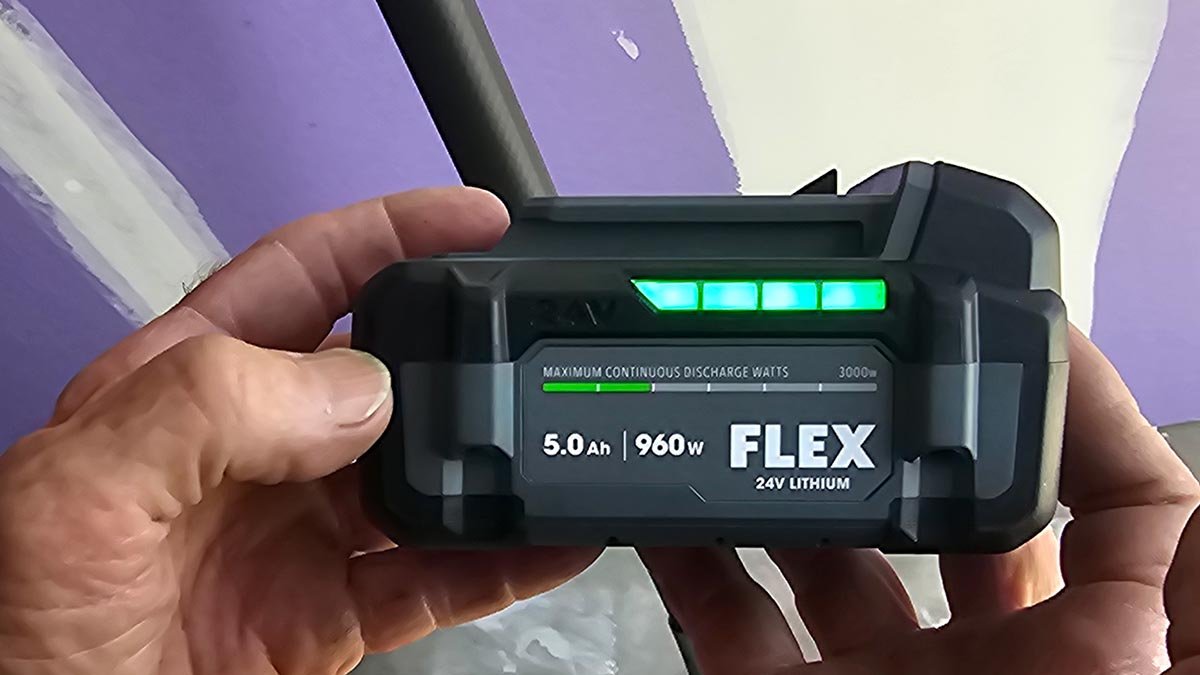 Battery has it_s own charge monitor