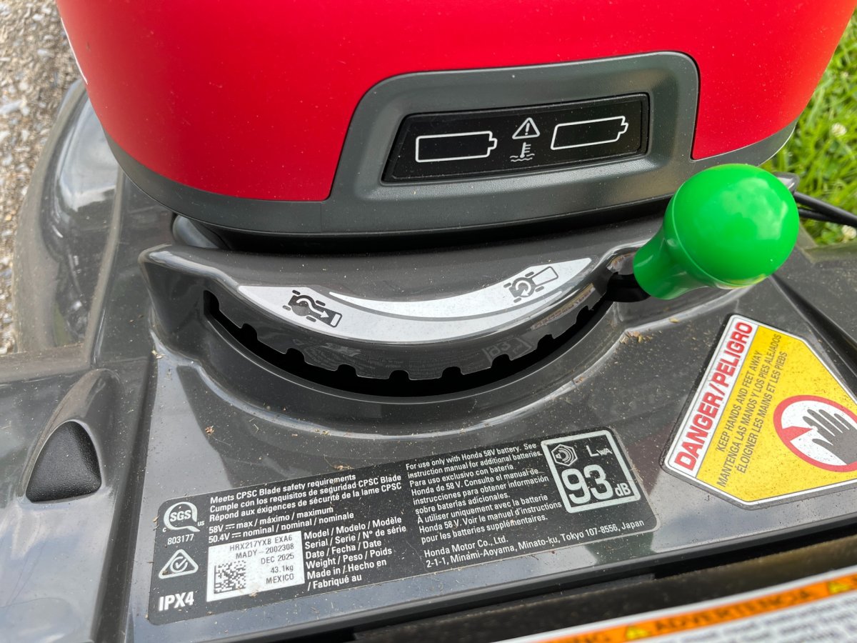Honda HRX BE_integrated mulch plug