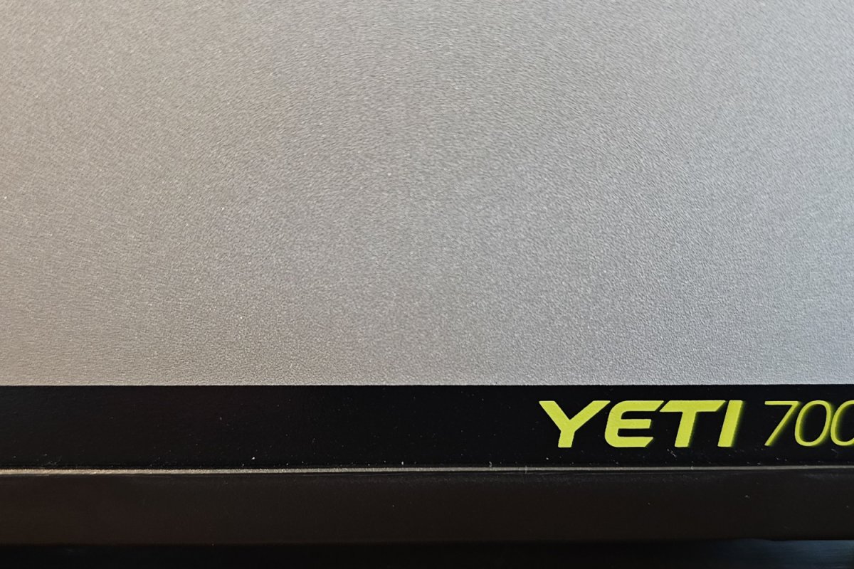 Logo on corner of Yeti Goal Zero 700