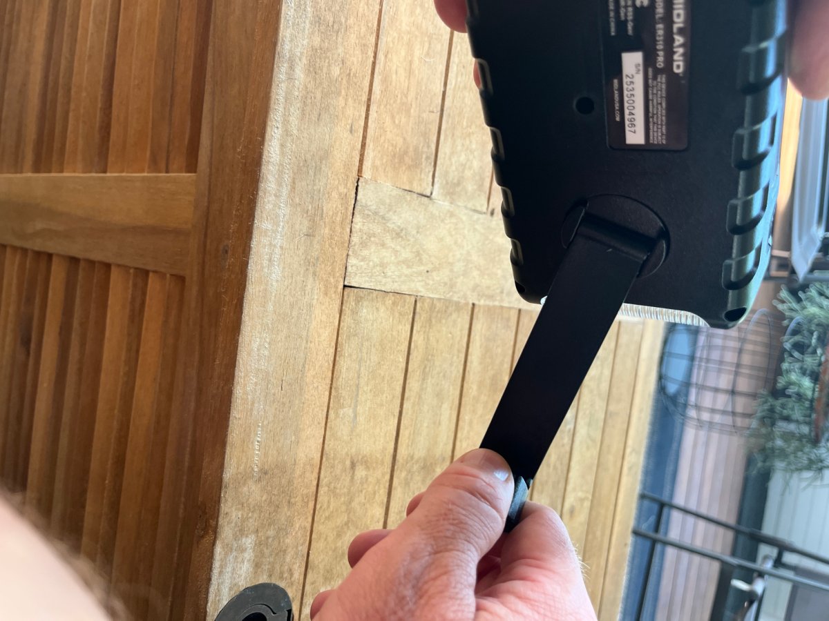 Midland ER310 Pro hand crank