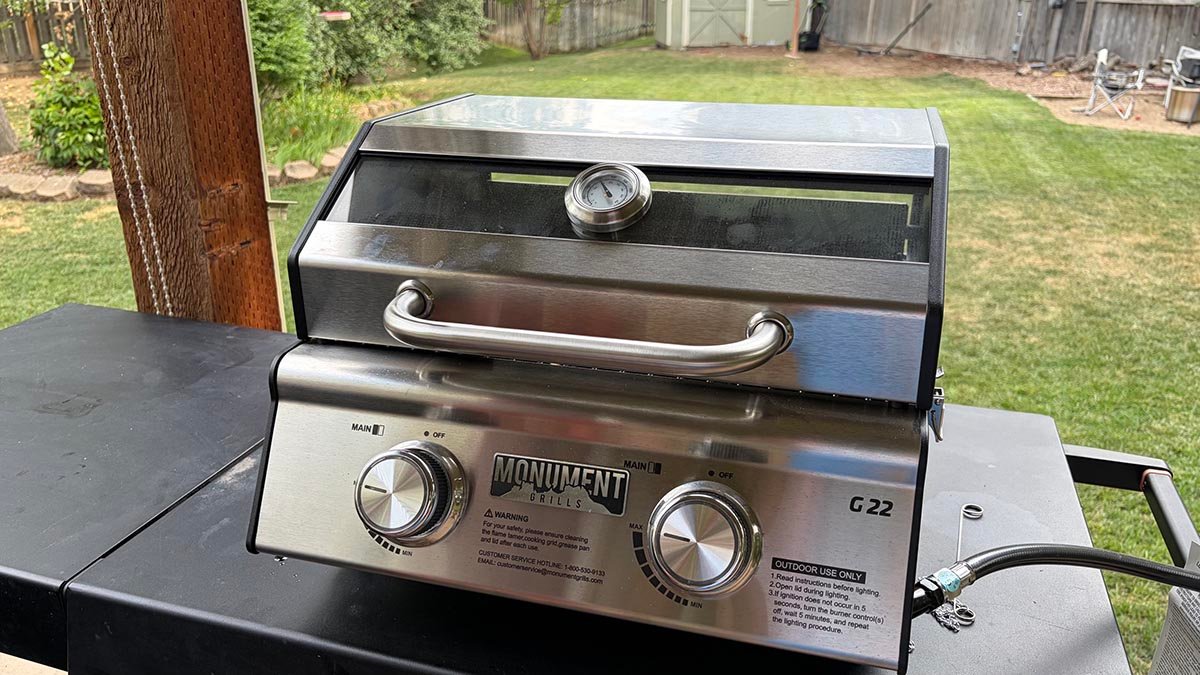Monument Grills G22 Stainless Tabletop Propane Grill 2