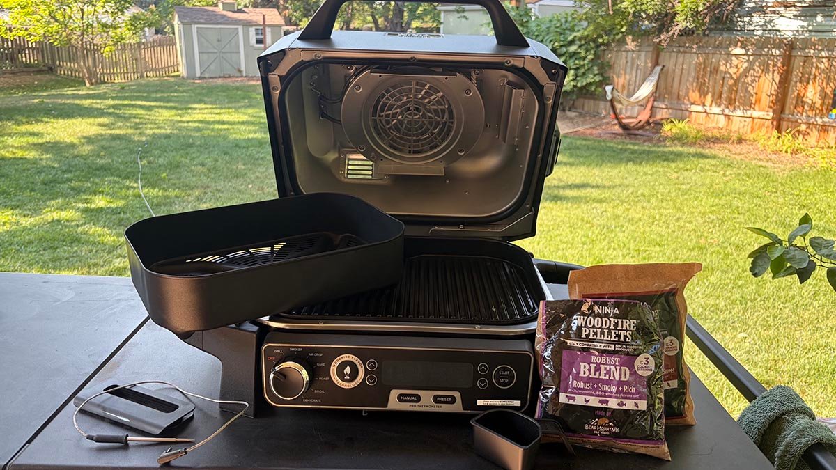 Ninja OG751 Woodfire Pro and accessories