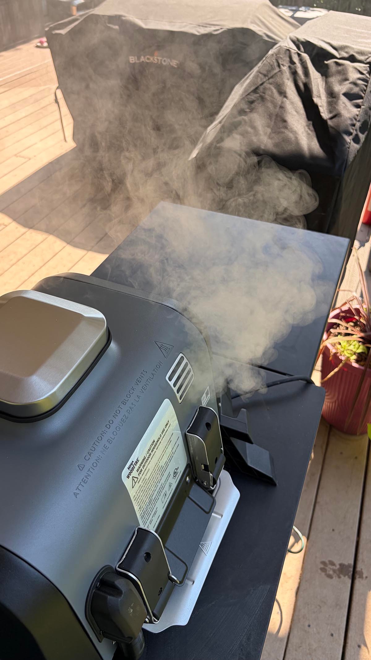 Ninja OG751 Woodfire Pro during smoking