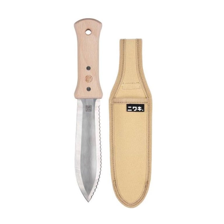 The Niwaki Hori Hori Knife and sheath on a white background