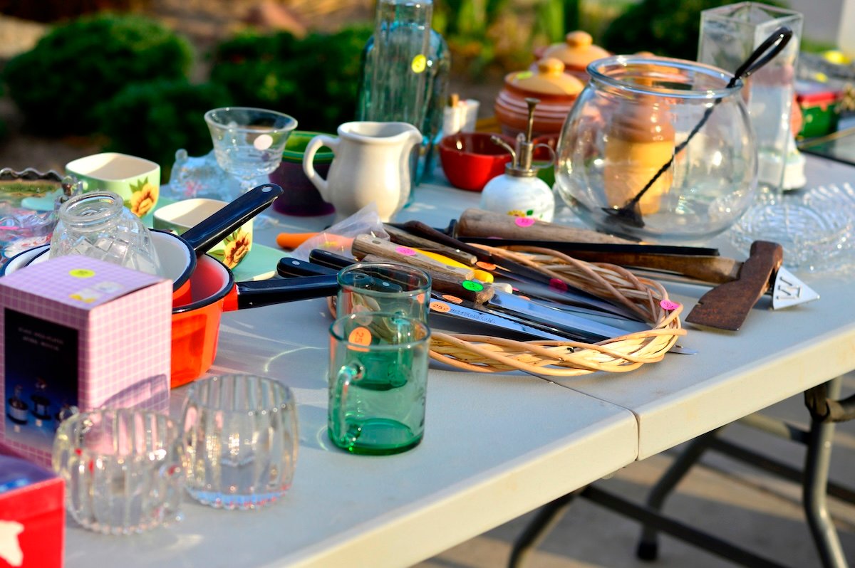 Garage sale, yard sale old unwanted items and utensils.