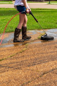 How to Use a Pressure Washer to Remove Stains and Dirt From Your Driveway