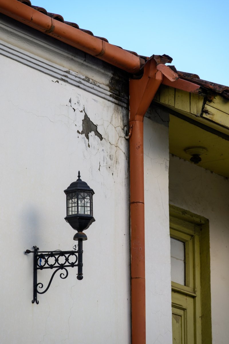Staining on house siding and gutter from damaged gutter.