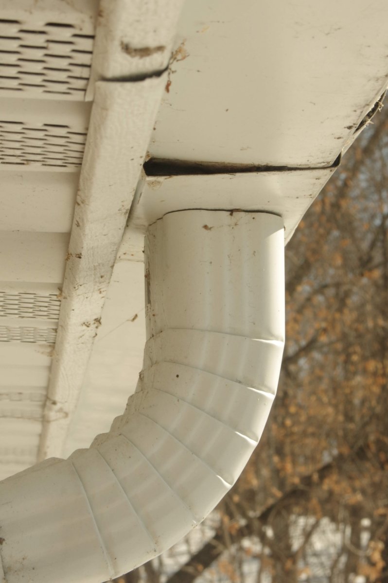 A gutter joint pulling away from gutter causing leaks.