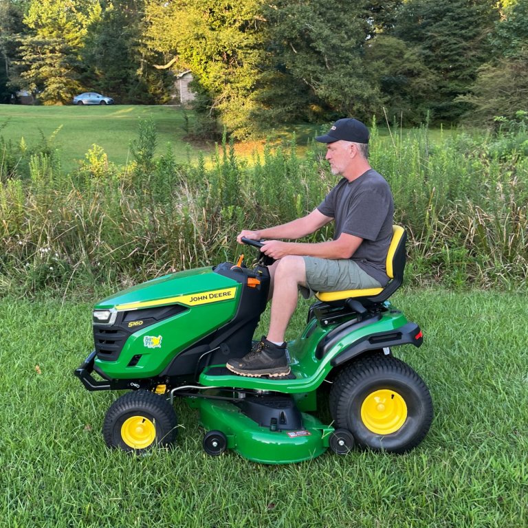 John Deere S160 in use
