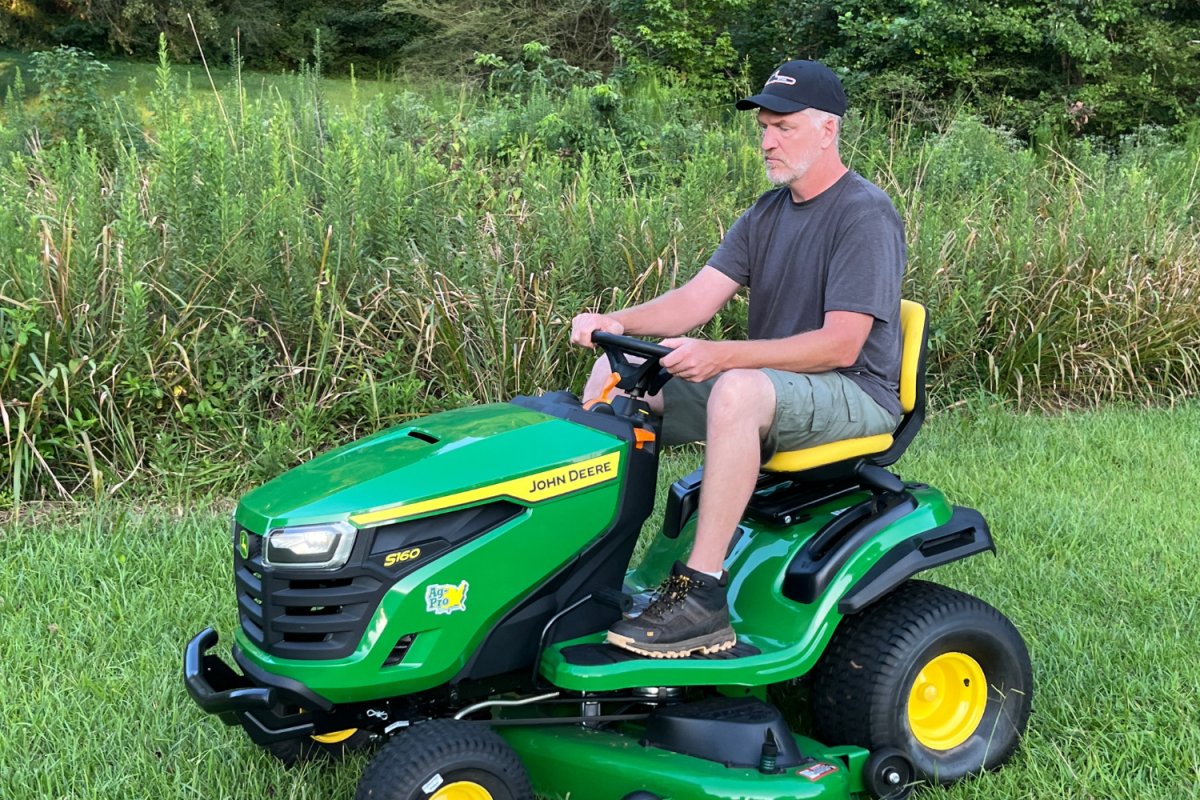 John Deere S160 action