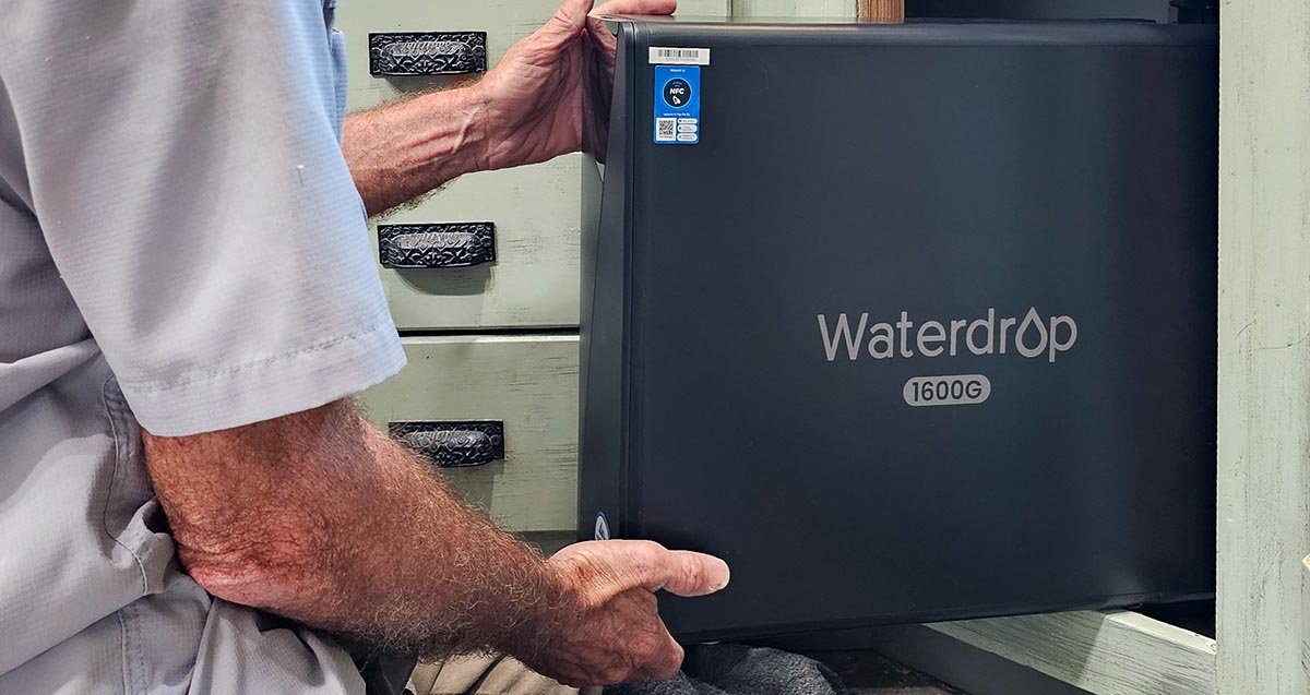 Sliding the Waterdrop x16 into place