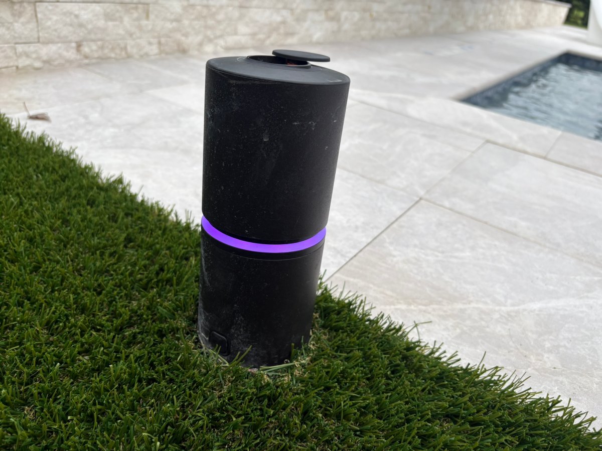 Thermacell LIV 2_repeller installed outside