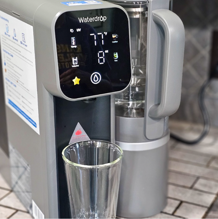Waterdrop M6H on the counter