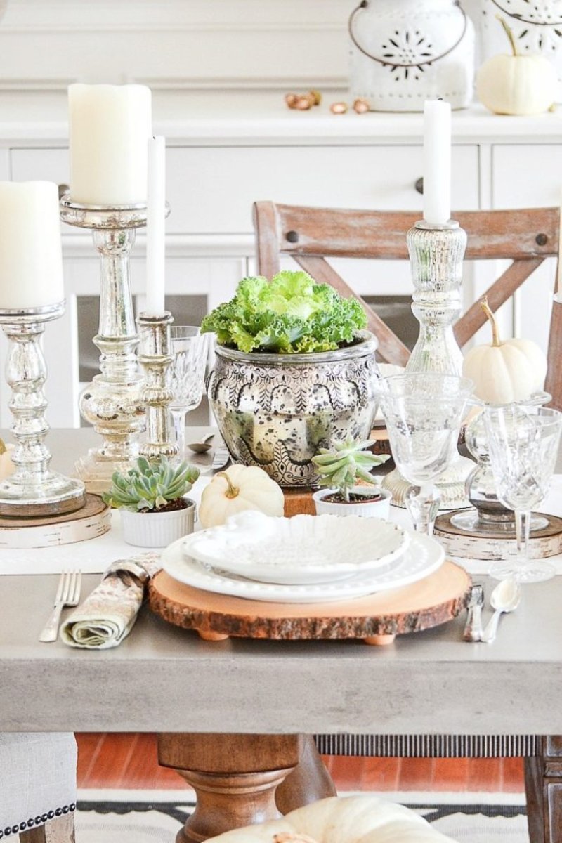 A wooden charger is used to bring rustic decor to the Thanksgiving table. 